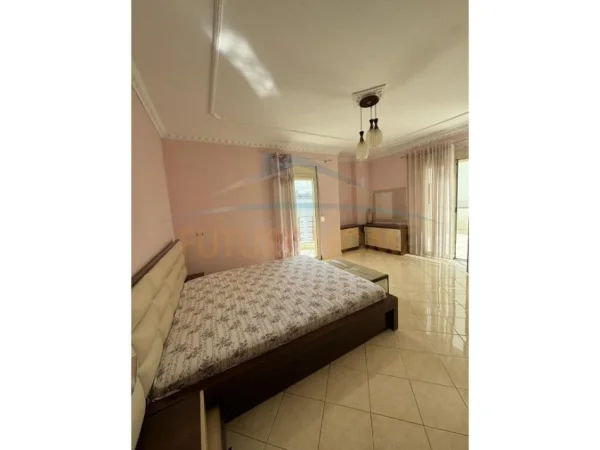 Tirane, jepet me qera apartament 2+1 Kati 8, 100 m² 450 € (Yzberisht)