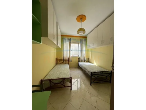 Tirane, jepet me qera apartament 2+1 Kati 8, 100 m² 450 € (Yzberisht)