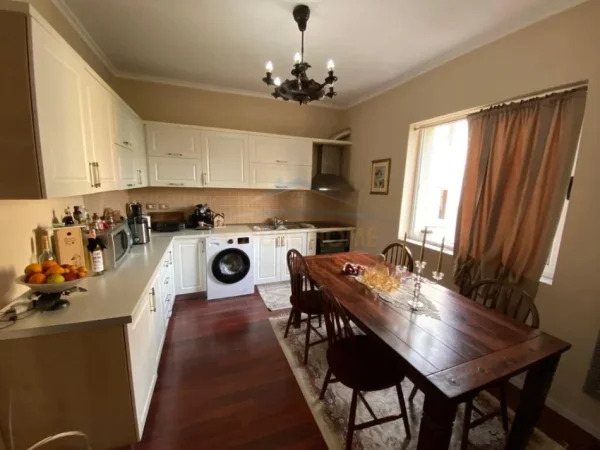 Tirane, shitet apartament 2+1 Kati 3, 110 m² (Ambasada Amerikane)