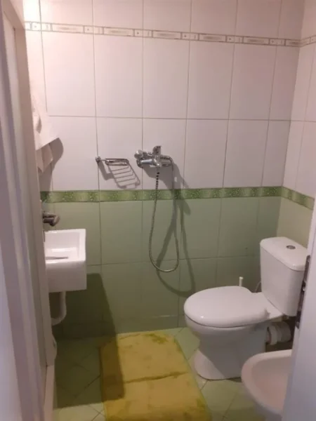 Tirane, jepet me qera apartament 2+1 Kati 4, 100 m² 600 € (RRUGA E KOSOVAREVE)