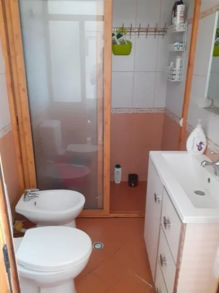 Tirane, jepet me qera apartament 2+1 Kati 4, 100 m² 600 € (RRUGA E KOSOVAREVE)