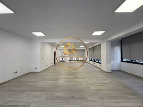 Ambient Biznesi në Shitje, Rruga e Durrësit, Përballë Shkollës Qemal Stafa!