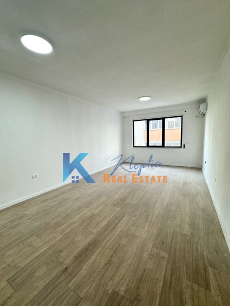 Tirane, jap me qera zyre Kati 1, 72 m² 500 € (Pazari i Ri)