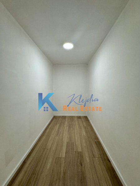 Tirane, jap me qera zyre Kati 1, 72 m² 500 € (Pazari i Ri)