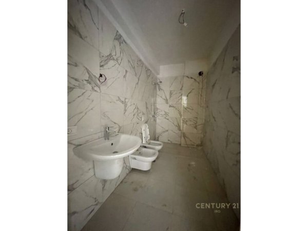 Tirane, shes apartament 1+1+Ballkon Kati 3, 61 m² 97.000 € (Kodra e Diellit 1)