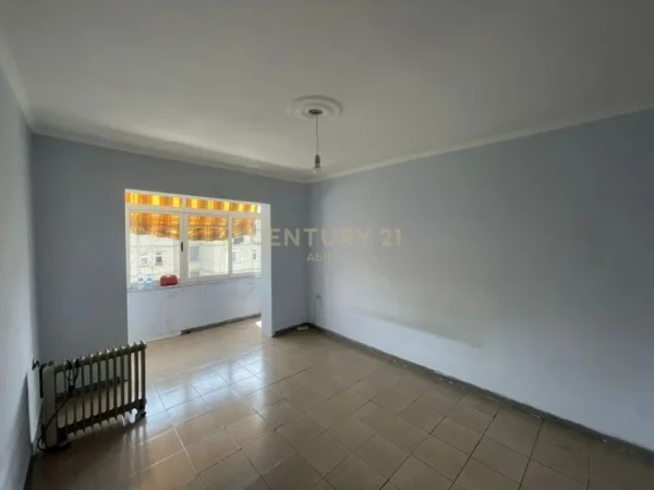 Tirane, shitet apartament 1+1 Kati 5, 52 m² 66.000 € (Tregu elektrik)