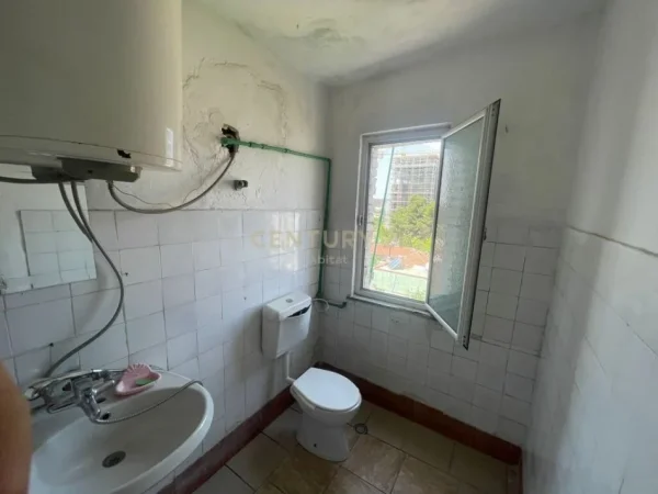 Tirane, shitet apartament 1+1 Kati 5, 52 m² 66.000 € (Tregu elektrik)