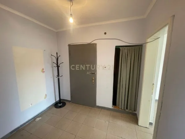 Tirane, shitet apartament 1+1 Kati 5, 52 m² 66.000 € (Tregu elektrik)