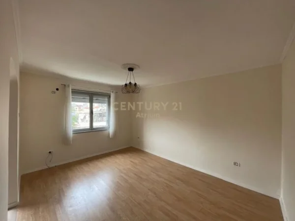Tirane, shitet apartament 1+1+Ballkon Kati 3, 63 m² 95.000 € (Perballe Delijorgjit)