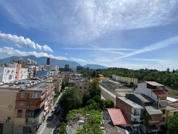 Tirane, jepet me qera apartament 3+1+Aneks+Ballkon Kati 8, 130 m² 1.100 € 