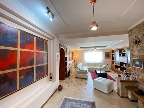 Tirane, jepet me qera apartament 3+1+Aneks+Ballkon Kati 8, 130 m² 1.100 € 