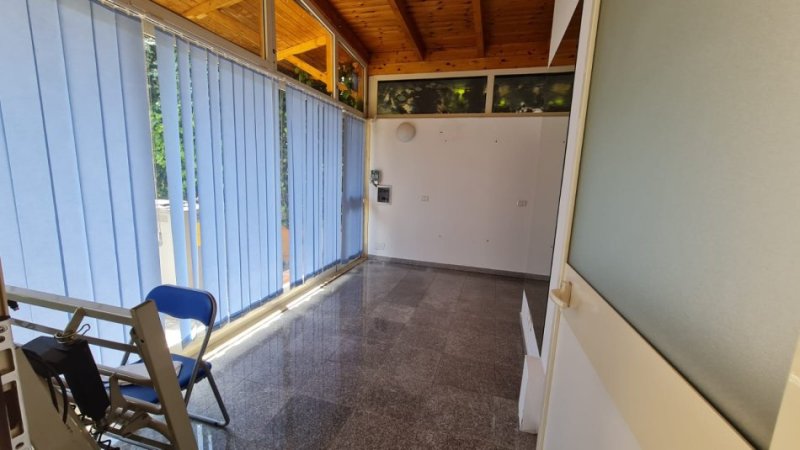 Tirane, jepet me qera ambjent biznesi Kati 0, 70 m² 500 € 