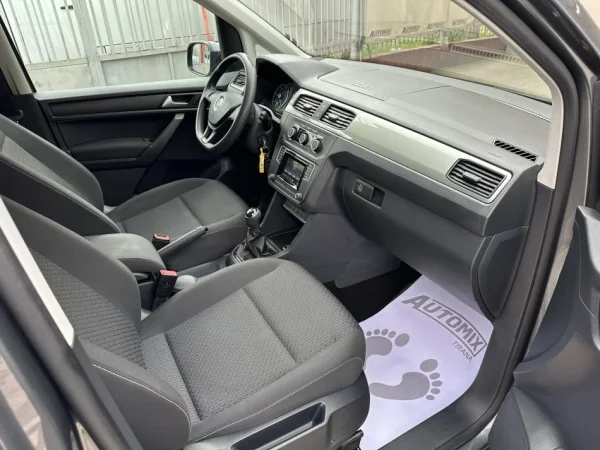 Tirane, shes makine VW CADDY Nafte, gri e erret manuale Klima 147.000 km 13.900 €