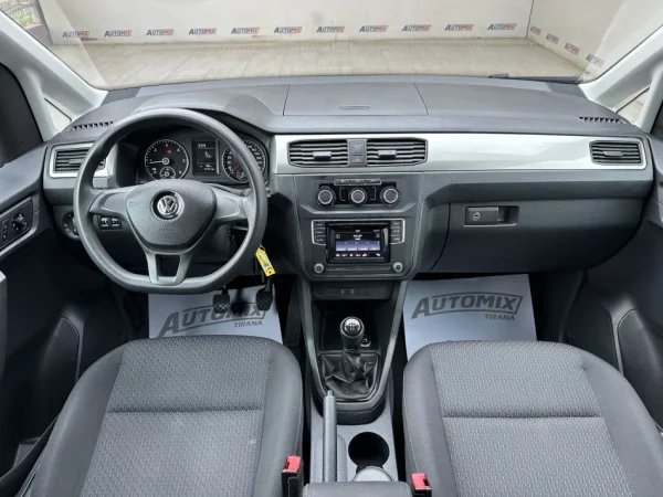 Tirane, shes makine VW CADDY Nafte, gri e erret manuale Klima 147.000 km 13.900 €