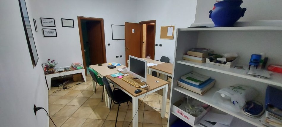 Tirane, jepet me qera zyre Kati 1, 115 m² 600 € (Rr.Panorama,ngjitur me Intermedica)