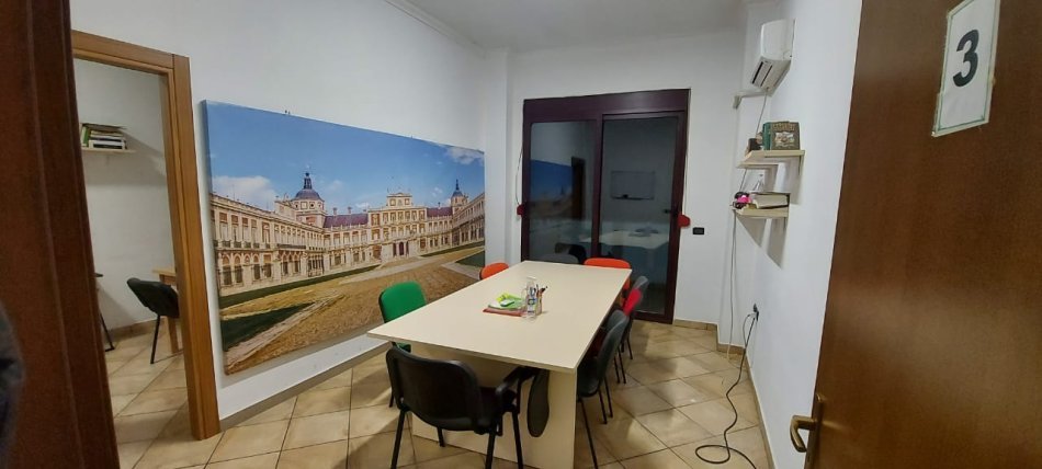 Tirane, jepet me qera zyre Kati 1, 115 m² 600 € (Rr.Panorama,ngjitur me Intermedica)