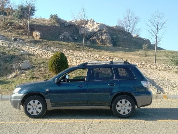 Tirane, SUV | Fuoristrad | Xhip Mitsubishi Outlander Benzin+Gaz, blu automatik Kondicioner 231.000 km 4000 €