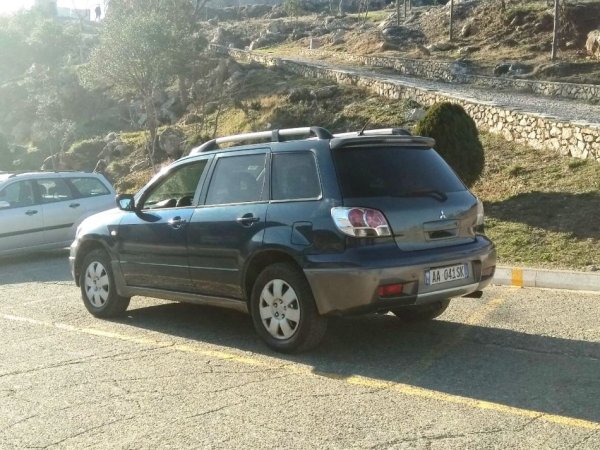 Tirane, SUV | Fuoristrad | Xhip Mitsubishi Outlander Benzin+Gaz, blu automatik Kondicioner 231.000 km 4.100 €