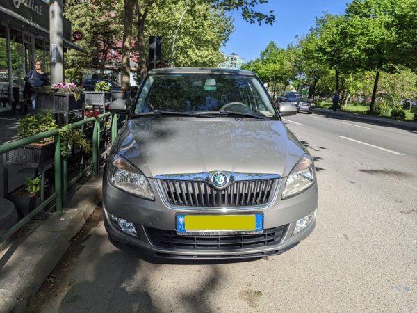 Tirane, shitet makine Skoda Fabia Benzin, bezhë manuale Kondicioner 110.000 km 3800 € (i diskutueshem)