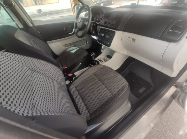 Tirane, shitet makine Skoda Fabia Benzin, bezhë manuale Kondicioner 110.000 km 3800 € (i diskutueshem)