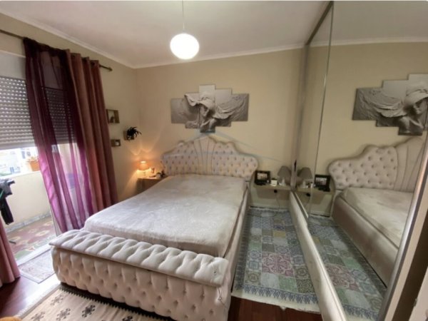 Tirane, shitet apartament 2+1+Ballkon Kati 3, 101 m² 260.000 € (Rruga Elbasanit)