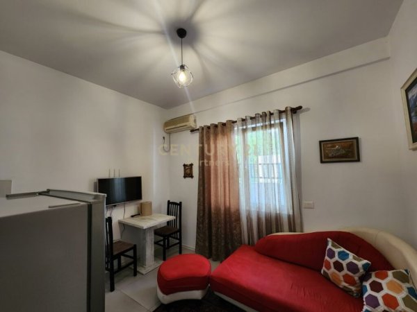 Tirane, jepet me qera apartament 1+1 Kati 1, 50 m² 400 € (5 Maj)