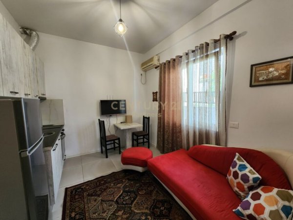 Tirane, jepet me qera apartament 1+1 Kati 1, 50 m² 400 € (5 Maj)