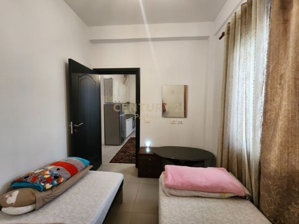 Tirane, jepet me qera apartament 1+1 Kati 1, 50 m² 400 € (5 Maj)