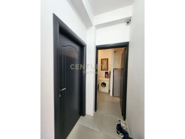 Tirane, jepet me qera apartament 1+1 Kati 1, 50 m² 400 € (5 Maj)