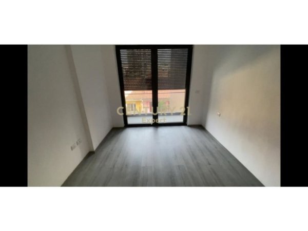 Tirane, jepet me qera zyre Kati 4, 96 m² 700 € (21 Dhjetori)