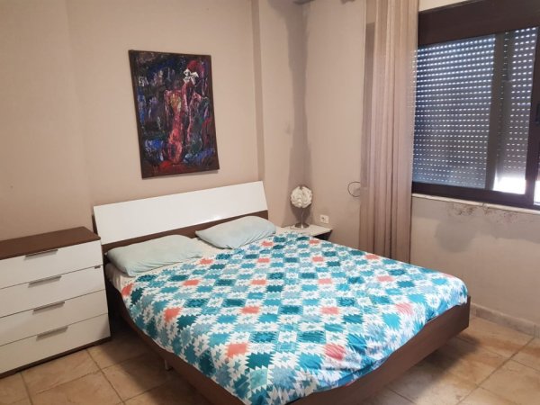 Tirane, jepet me qera apartament 3+1+Ballkon Kati 6, 100 m² 700 € (Qender)