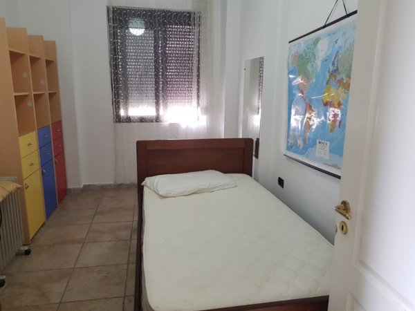 Tirane, jepet me qera apartament 3+1+Ballkon Kati 6, 100 m² 700 € (Mine Peza)
