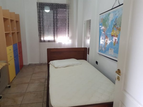 Tirane, jepet me qera apartament 3+1+Ballkon Kati 6, 100 m² 700 € (Qender)