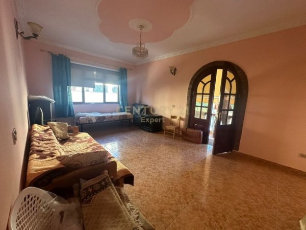 Tirane, jepet me qera apartament 3+1 Kati 2, 124 m² 700 € (Myslym Shyri)