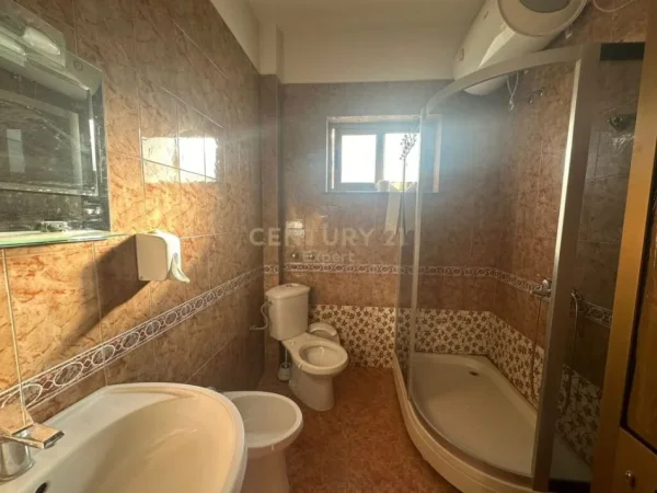 Tirane, jepet me qera apartament 3+1 Kati 2, 124 m² 700 € (Myslym Shyri)