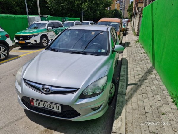 Tirane, shes Huyndai i30 2010 Nafte, gri metalizato manuale Kondicioner 97.000 km 4.500 €