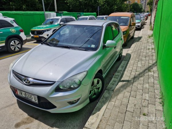 Tirane, shes Huyndai i30 2010 Nafte, gri metalizato manuale Kondicioner 97.000 km 4.500 €