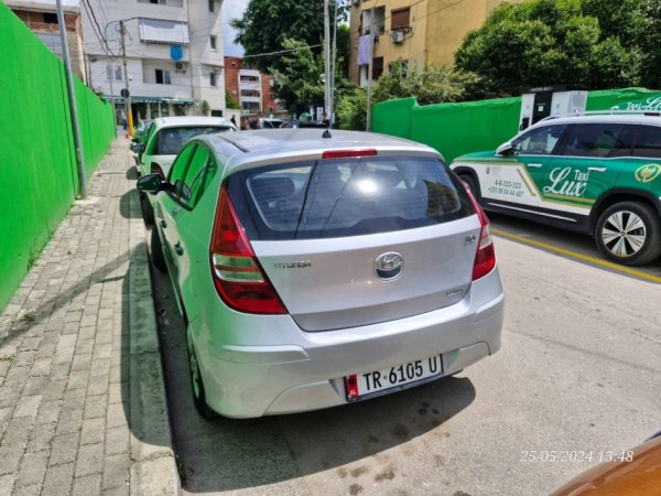 Tirane, shes Huyndai i30 2010 Nafte, gri metalizato manuale Kondicioner 97.000 km 4.500 €