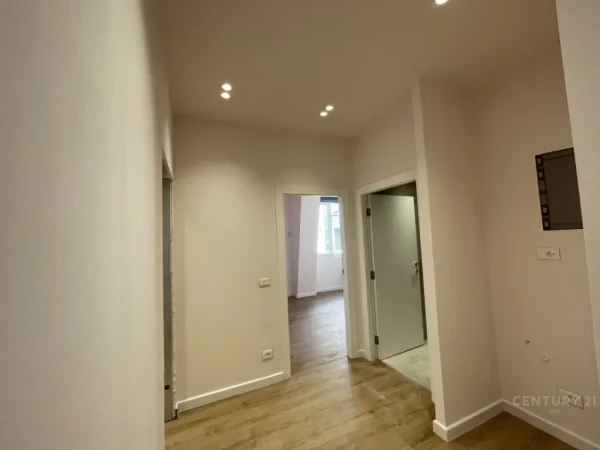 Tirane, jepet me qera zyre Kati 3, 101 m² 1.600 € (Rruga e elbasanit)