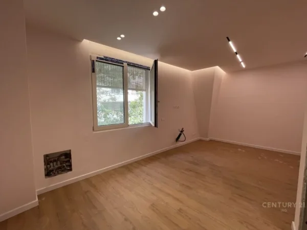 Tirane, jepet me qera zyre Kati 3, 101 m² 1.600 € (Rruga e elbasanit)