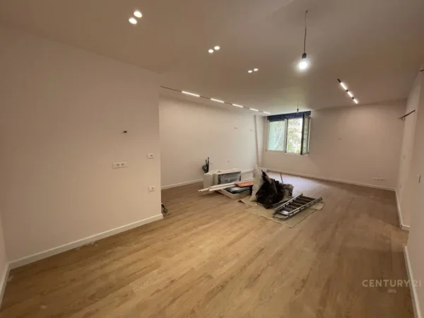 Tirane, jepet me qera zyre Kati 3, 101 m² 1.600 € (Rruga e elbasanit)