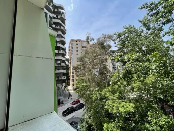 Tirane, jepet me qera zyre Kati 3, 101 m² 1.600 € (Rruga e elbasanit)