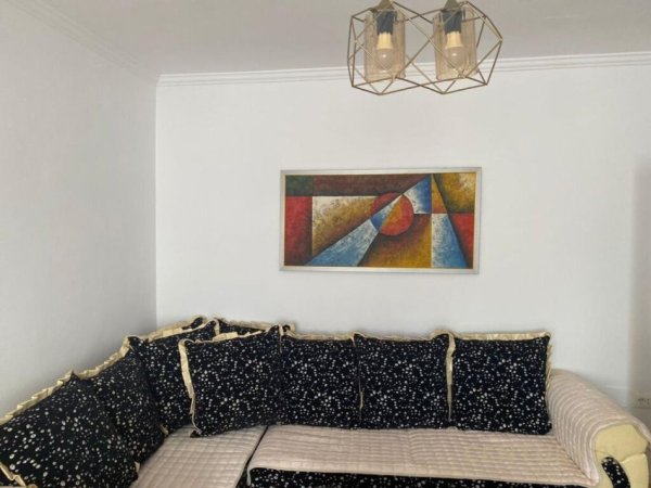 Tirane, jepet me qera apartament 1+1 Kati 2, 40 m² 400 € (Shkolla e kuqe)