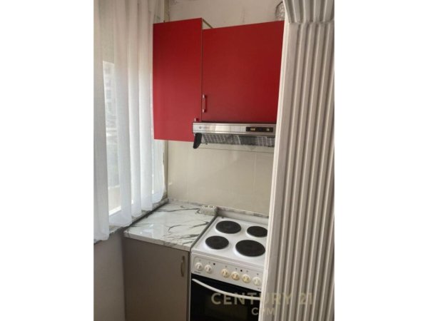 Tirane, jepet me qera apartament 1+1 Kati 2, 40 m² 400 € (Shkolla e kuqe)