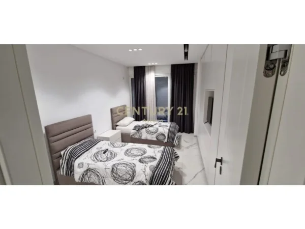 Tirane, jepet me qera apartament 2+1 Kati 4, 98 m² 750 € (Ish Hipoteka)