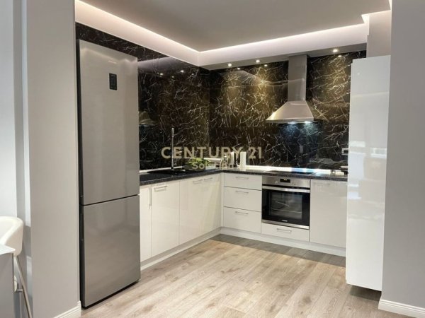 Tirane, jepet me qera apartament 2+1 Kati 4, 98 m² 750 € (Ish Hipoteka)