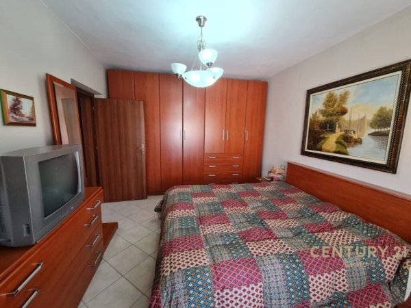 Tirane, jepet me qera apartament 2+1 Kati 5, 75 m² 400 € (Materniteti Ri)