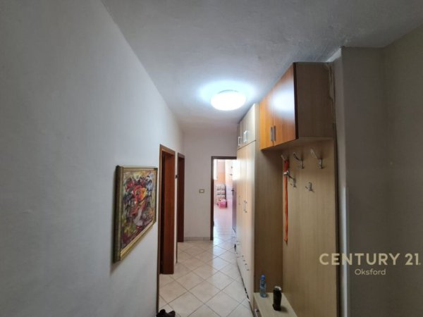 Tirane, jepet me qera apartament 2+1 Kati 5, 75 m² 400 € (Materniteti Ri)