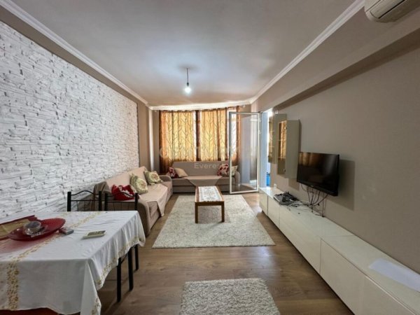 Tirane, jepet me qera apartament 2+1+Ballkon Kati 4, 90 m² 400 € (Rruga Muhamed Deliu)