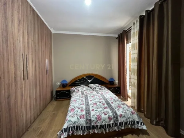 Tirane, jepet me qera apartament 2+1+Ballkon Kati 4, 90 m² 400 € (Rruga Muhamed Deliu)